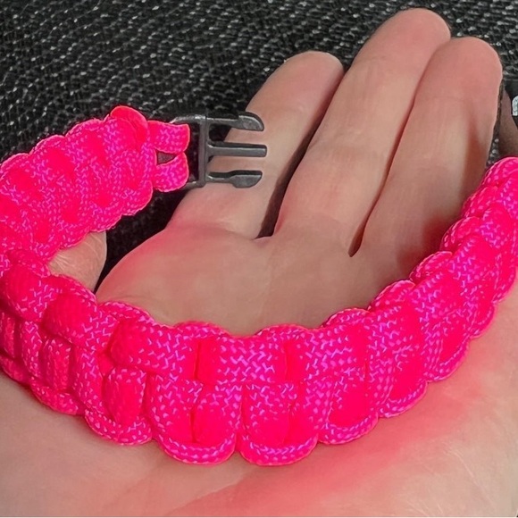 Neon Pink Paracord Survival Bracelet Plastic Buckle Closure 7” - Picture 6 of 7